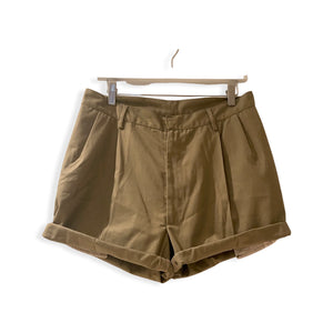 Khaki cotton short.